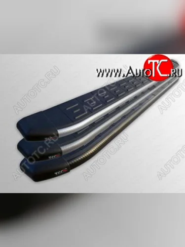 Пороги алюминиевые с пластиковой накладкой ТСС Тюнинг (карбон черные) Toyota Highlander XU50 дорестайлинг (2013-2017)