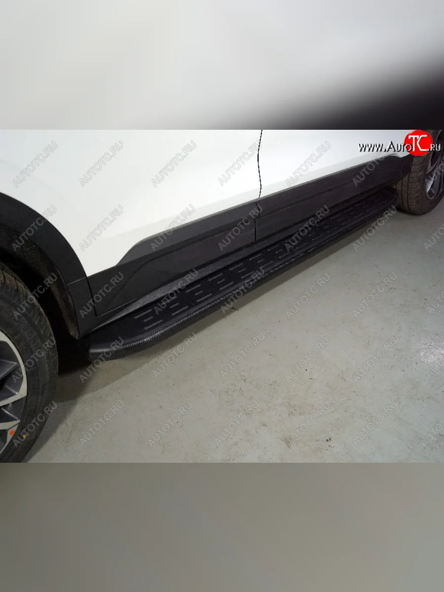 Пороги алюминиевые с пластиковой накладкой ТСС Тюнинг Geely Coolray SX11 дорестайлинг (2018-2023) (карбон черные)  в Керчи Республика Крым