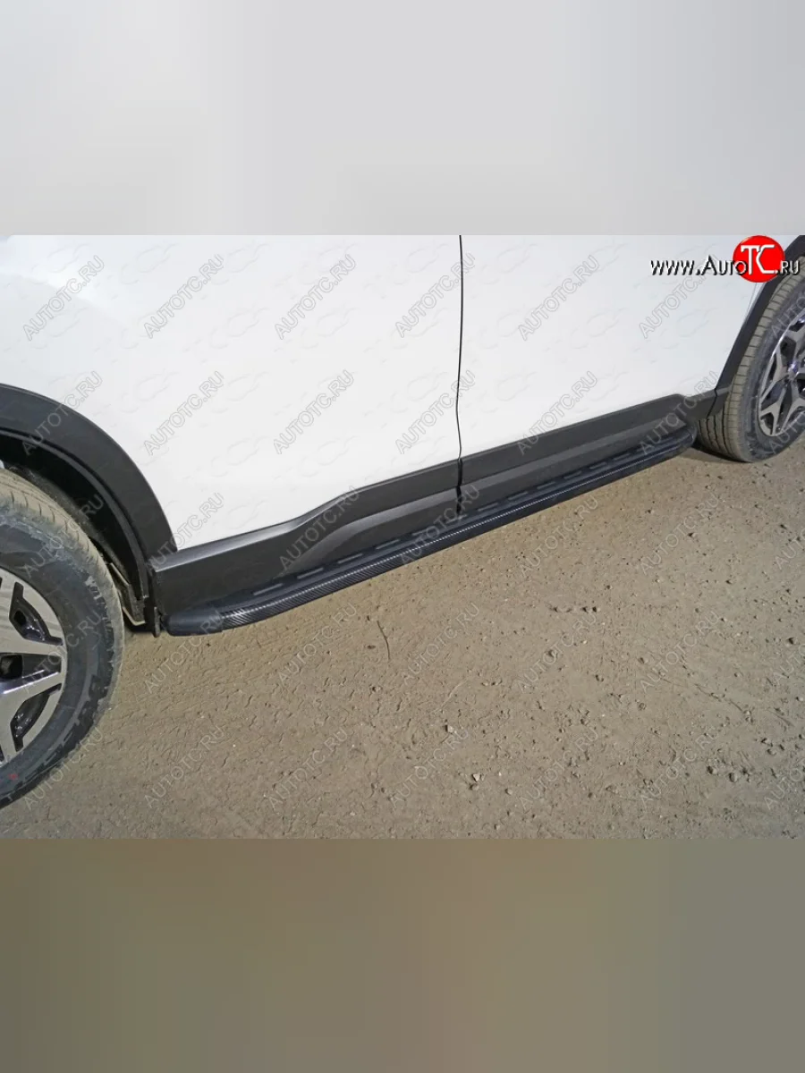 Пороги алюминиевые с пластиковой накладкой ТСС Тюнинг Subaru Forester SK/S14 дорестайлинг (2018-2021) (карбон черные)  в Самаре Самарской области