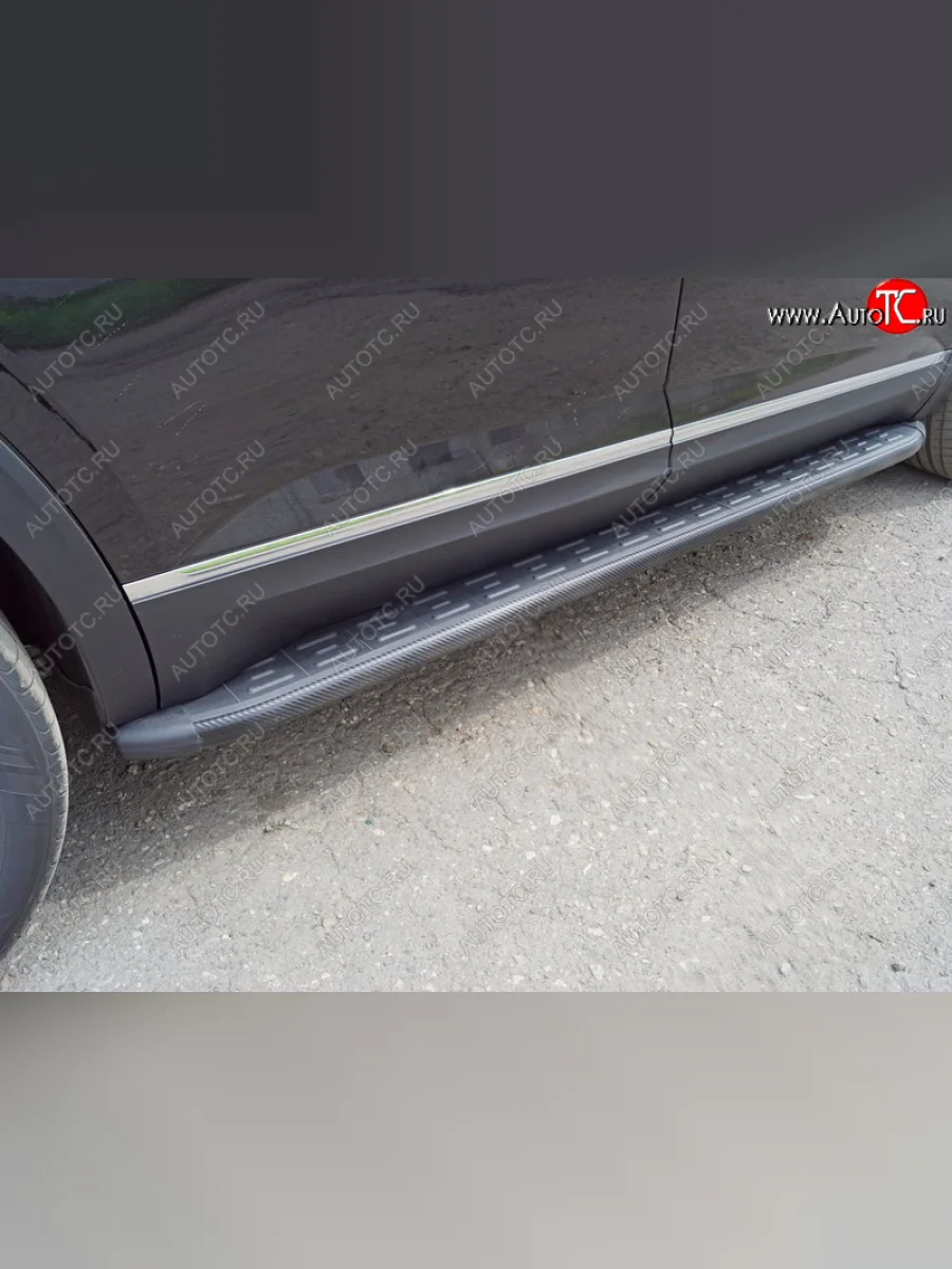 Пороги алюминиевые с пластиковой накладкой ТСС Тюнинг Volkswagen Teramont 1 CA1 дорестайлинг (2016-2020) (карбон черные)  в Воронеже Воронежской области