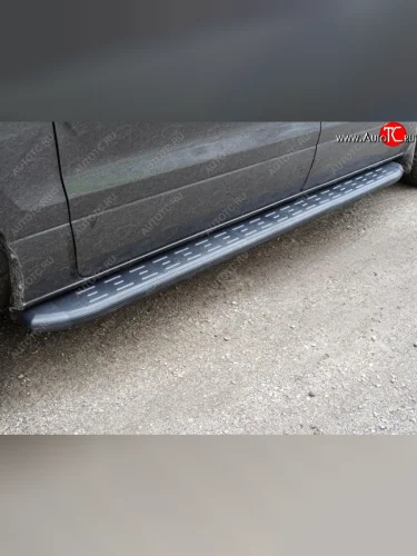 Пороги алюминиевые с пластиковой накладкой ТСС Тюнинг (карбон черные) Hyundai Starex/Grand Starex/H1 TQ 2-ой рестайлинг (2017-2022)