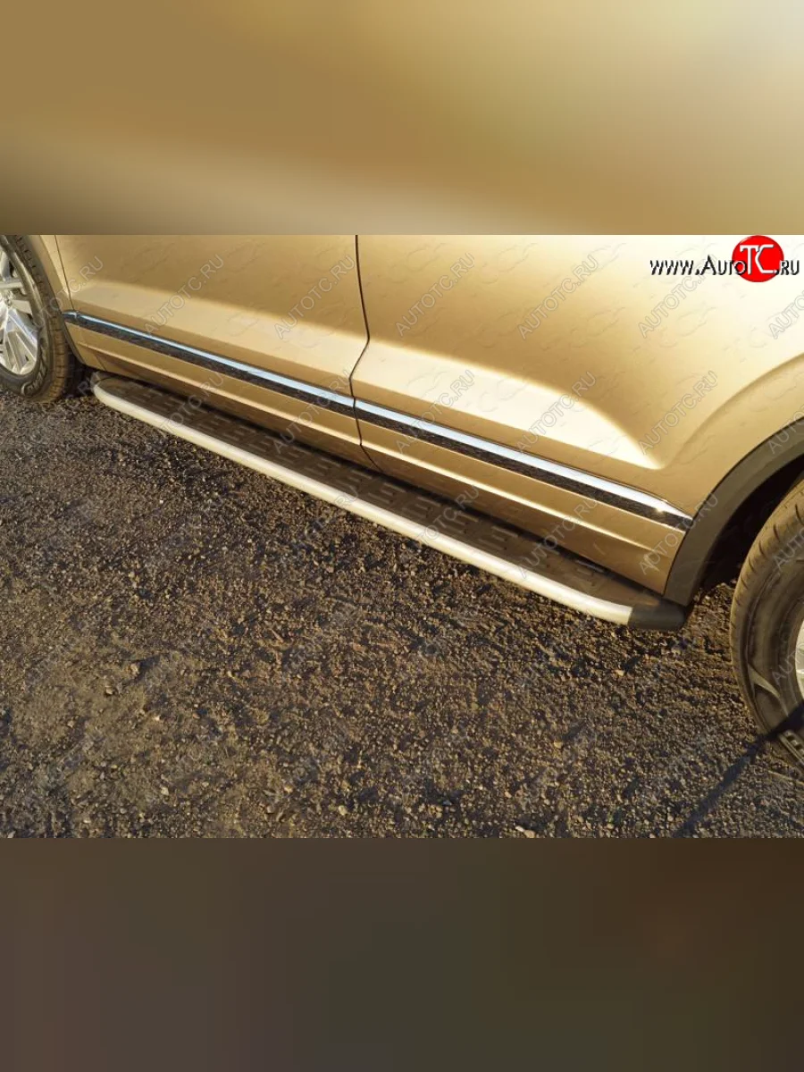 Пороги алюминиевые с пластиковой накладкой ТСС Тюнинг Volkswagen Touareg 3 CR дорестайлинг (2018-2022) (серые)  в Самаре Самарской области
