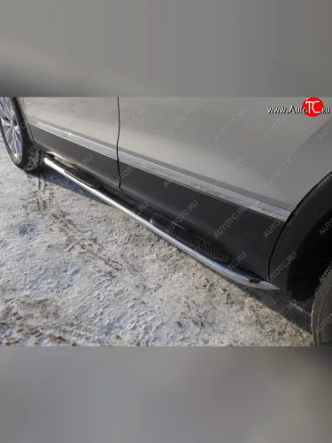 Пороги овальные гнутые с накладкой 75х42 мм ТСС Тюнинг Volkswagen Tiguan Mk2 рестайлинг (2020-2022)