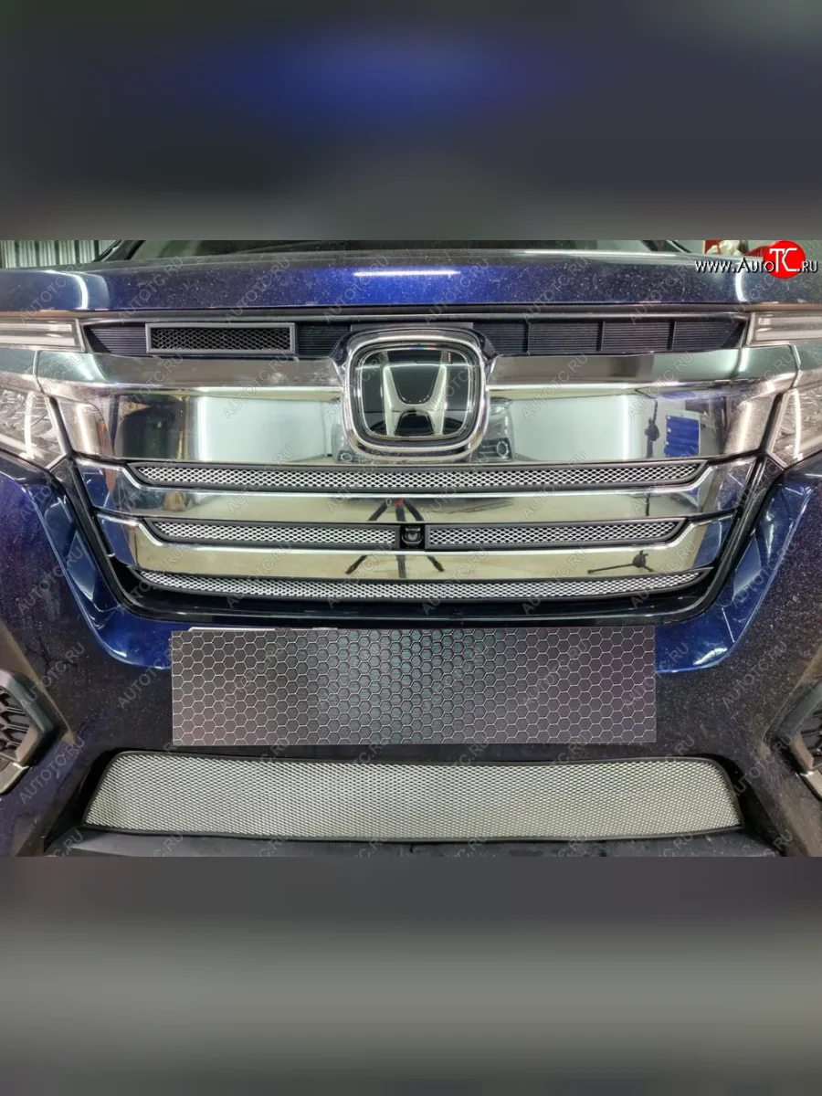 Защитная сетка в бампер (низ, ячейка 3х7 мм) Стрелка11 Стандарт Honda StepWagon 5 RP1,RP2, RP3, RP4, RP5  минивэн рестайлинг (2017-2022) (Хром)  с доставкой в г. Пермь
