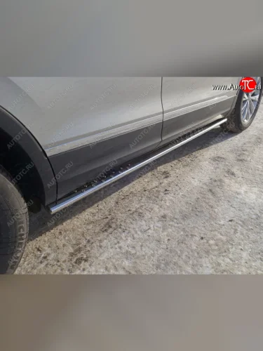 Пороги овальные с проступью 75х42 мм ТСС Тюнинг (серые) Volkswagen Tiguan Mk2 дорестайлинг (2016-2020)