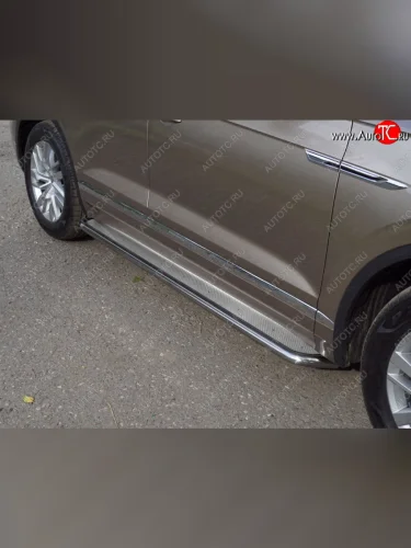 Пороги с площадкой 42,4 мм ТСС Тюнинг Volkswagen Touareg 3 CR дорестайлинг (2018-2022)