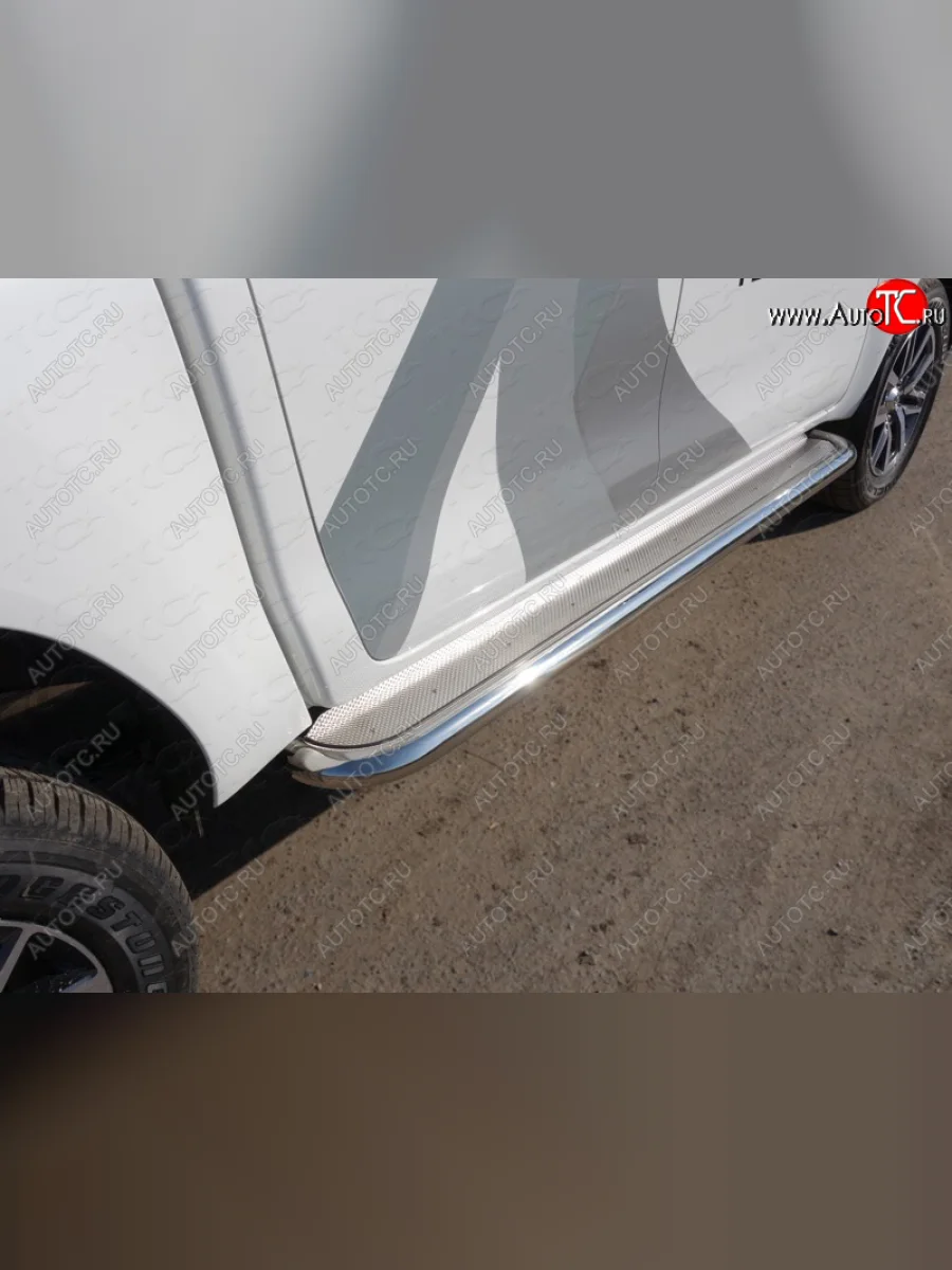 Пороги с площадкой 60,3 мм ТСС Тюнинг Toyota Hilux AN120 дорестайлинг (2016-2020) (нержавейка)  в Самаре Самарской области