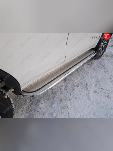 Пороги с площадкой 75х42 мм ТСС Тюнинг Toyota Fortuner AN160 дорестайлинг (2015-2020)