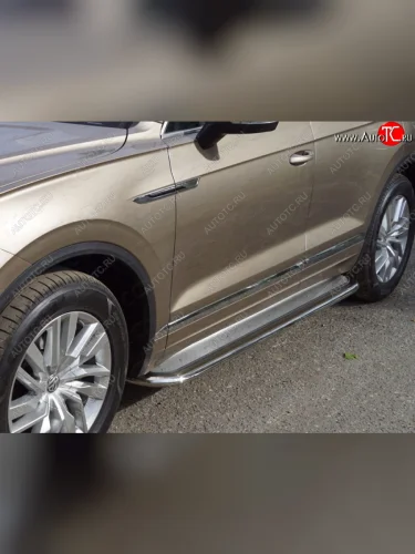 Пороги с площадкой 75х42 мм ТСС Тюнинг Volkswagen Touareg 3 CR дорестайлинг (2018-2022)