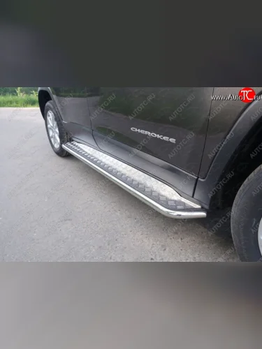 Пороги с площадкой 42,4 мм ТСС Тюнинг (серые) Jeep Cherokee KL дорестайлинг (2014-2017)