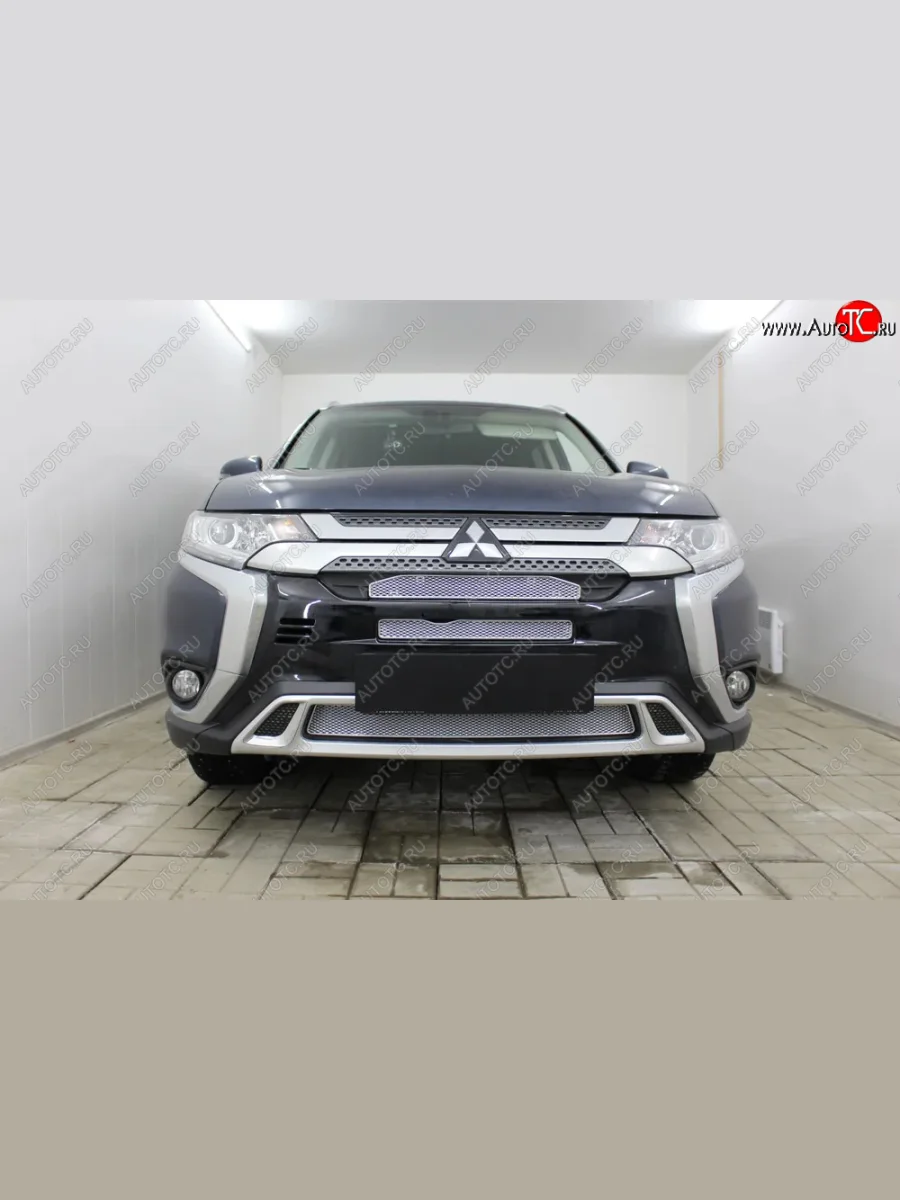 Защитная сетка в бампер (низ, 3 части, с парктроником и камерой, ячейка 4х10 мм) Alfeco Премиум Mitsubishi Outlander GF 3-ий рестайлинг (2018-2022) (Хром)  в Самаре Самарской области