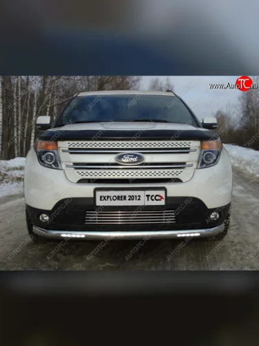 Защита переднего бампера длинная овальная с ходовыми огнями 75х42 мм ТСС тюнинг (нержавейка) Ford Explorer  U502 (2010-2016) дорестайлинг