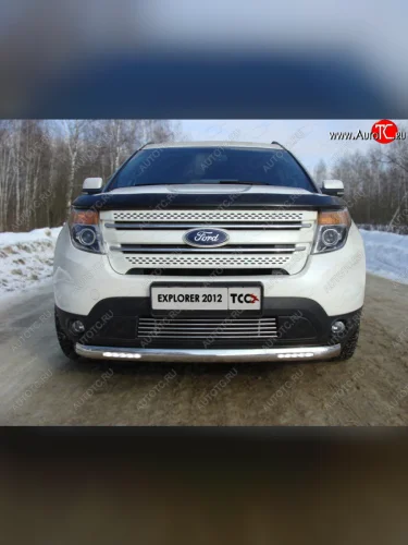 Защита передняя короткая овальная с ходовыми огнями 75х42 мм ТСС тюнинг (нержавейка) Ford Explorer U502 дорестайлинг (2010-2016)