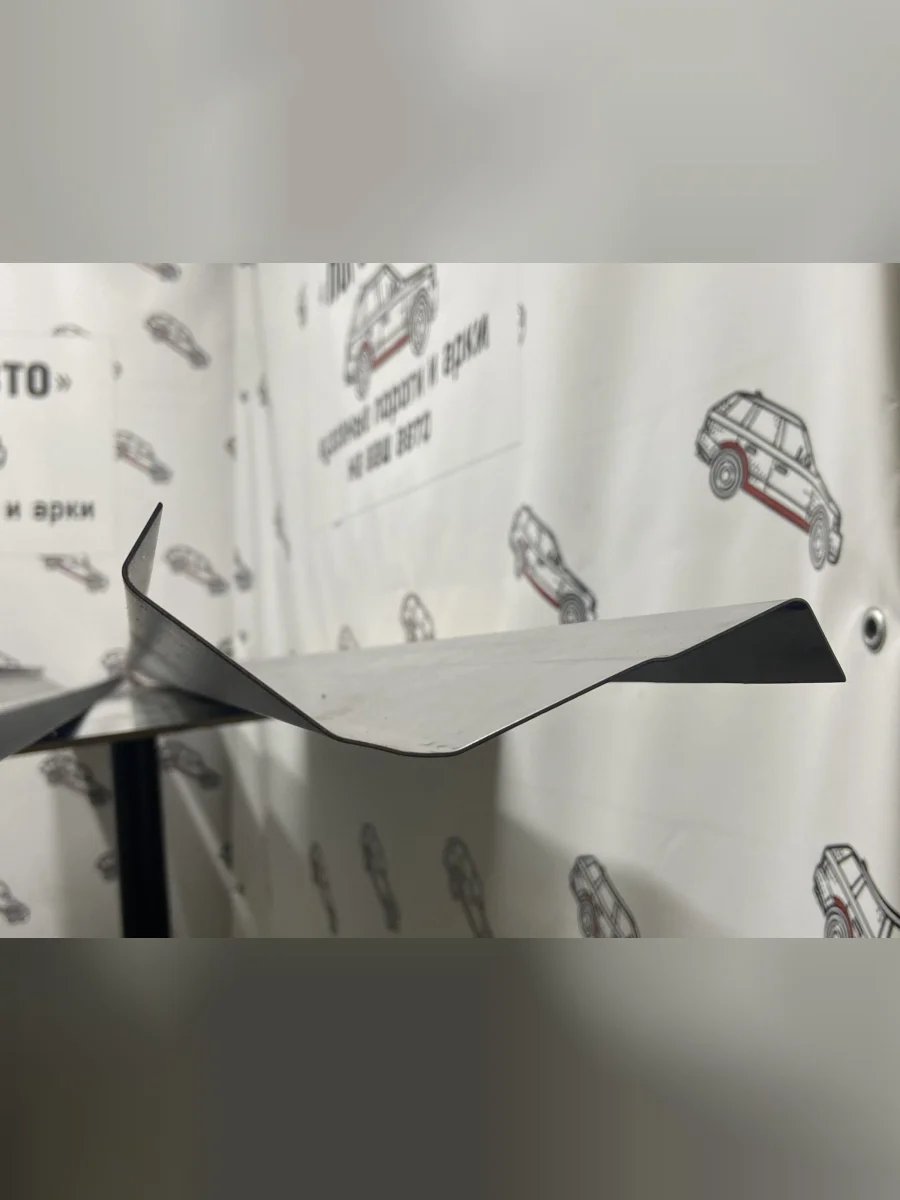 Правый ремонтный порог Пороги-Авто  Toyota Ipsum (1995-2009) SXM10, ACM20 (Холоднокатанная сталь 1 мм)  в Самаре Самарской области