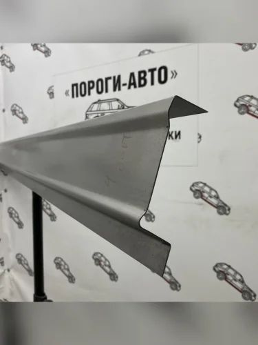 Правый ремонтный порог Пороги-Авто (Холоднокатанная сталь 1 мм) Toyota Land Cruiser  200 (2007-2021) дорестайлинг, 1-ый рестайлинг, 2-ой рестайлинг