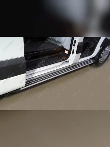 Правый порог алюминиевый с пластиковой накладкой ТСС Тюнинг (карбон черные) Sollers Atlant автобус (2022-2025)