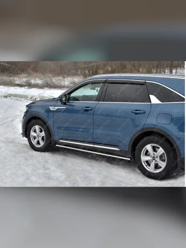 Пороги труба 75х42 овал с проступью Russtal (серые) KIA Sorento MQ4 (2020-2022)