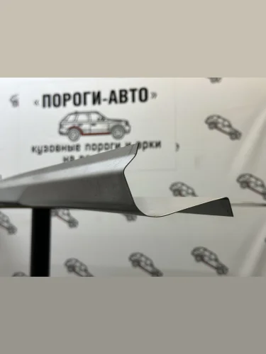 Правый ремонтный порог ПОРОГИ-АВТО (холоднокатаная сталь 1 мм) Mitsubishi Pajero  1 L040 (1982-1991)