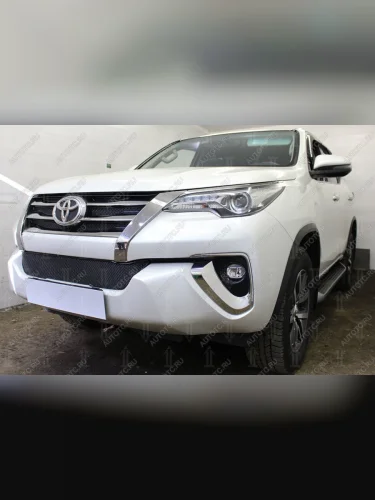 Защита радиатора (верх) (Black Onyx) Стрелка11 PREMIUM (черная) Toyota Fortuner AN160 рестайлинг (2020-2025)