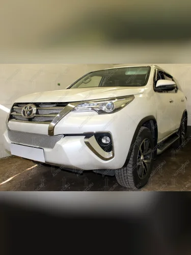 Защита радиатора (низ) (Black Onyx) Стрелка11 PREMIUM (хром) Toyota Fortuner AN160 рестайлинг (2020-2025)