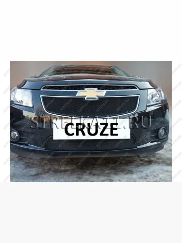 Зимняя заглушка решетки радиатора (верх) Стрелка11 (черная) Chevrolet Cruze J305 хэтчбек дорестайлинг (2009-2012)
