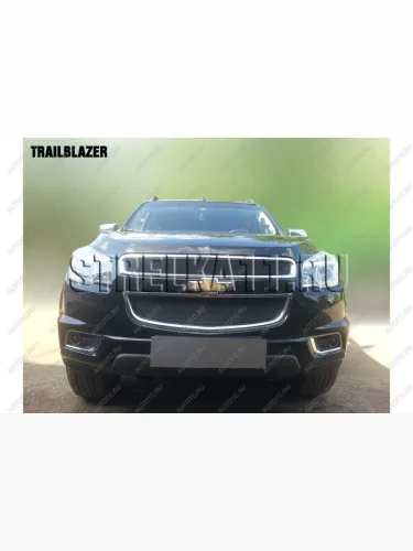 Зимняя заглушка решетки радиатора (верх) Стрелка11 (черная) Chevrolet Trailblazer GM800 дорестайлинг (2012-2016)