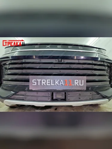 Зимняя заглушка решетки радиатора (верх 4 части) Стрелка11 (черная) EXEED TXL  дорестайлинг (2020-2021)