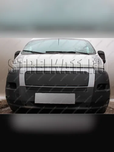 Зимняя заглушка решетки радиатора (середина) Стрелка11 (черная) Fiat Ducato 250 (2006-2014)