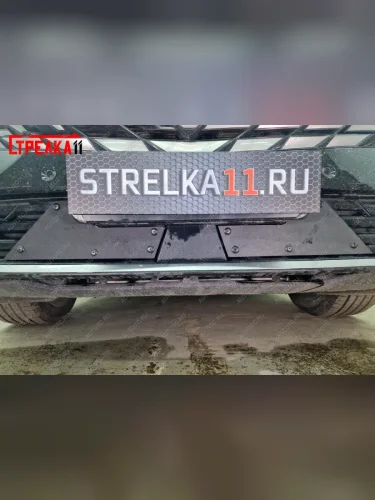 Зимняя заглушка решетки радиатора (низ 2 части) Стрелка11 (черная) Geely Atlas FX11 (2023-2025)