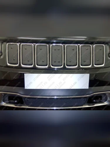 Зимняя заглушка решетки радиатора (Laredo, Limited) Стрелка11 (без сетки для установки) Jeep Grand Cherokee WK2 1-ый рестайлинг (2013-2018)