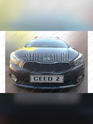 Зимняя заглушка решетки радиатора (низ) Стрелка11 (черная) KIA Ceed 2 JD дорестайлинг универсал (2012-2016)