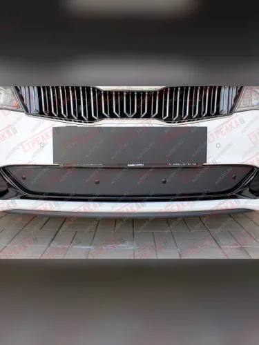 Зимняя заглушка решетки радиатора (низ) Стрелка11 (черная) KIA Optima JF седан рестайлинг (2018-2020)