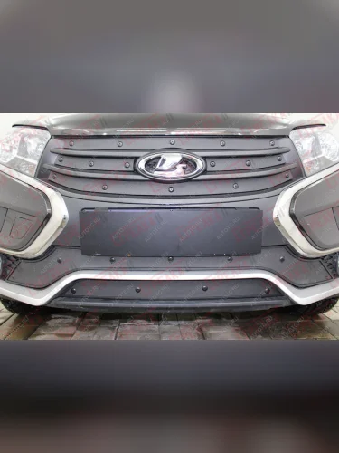  Зимняя заглушка решетки радиатора (низ, 2 части) Стрелка11 (черная) Лада ВАЗ XRAY (2016-2022)