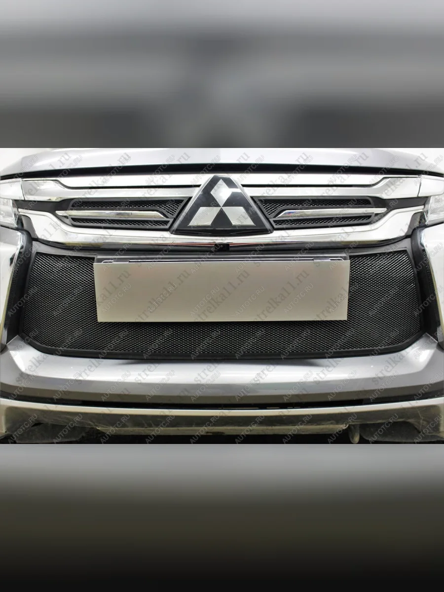 Зимняя заглушка решетки радиатора (верх, 4 части) Стрелка11 Mitsubishi Pajero Sport QE дорестайлинг (2015-2021) (черная)  в Воронеже Воронежской области