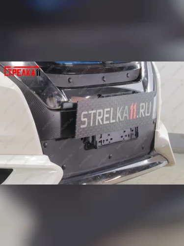 Зимняя заглушка решетки радиатора (верх) Стрелка11 (черная) Nissan Serena C27 минивэн дорестайлинг (2016-2019)