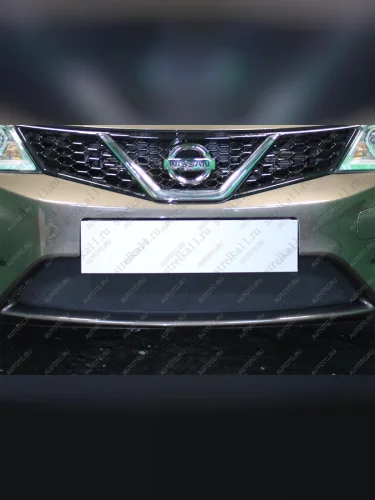 Зимняя заглушка решетки радиатора Стрелка11 (черная) Nissan Tiida 3 C13 хэтчбек дорестайлинг (2015-2016)