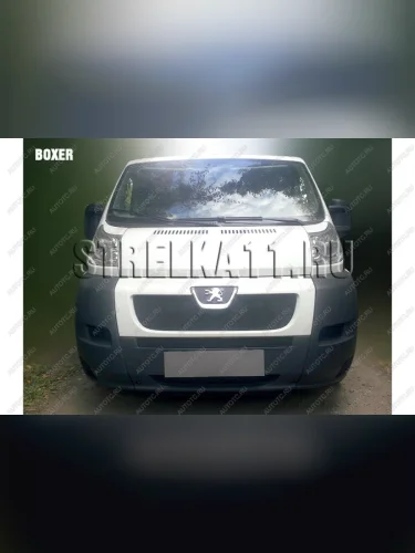 Зимняя заглушка решетки радиатора (верх) Стрелка11 (черная)  