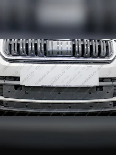 Зимняя заглушка решетки радиатора (низ 2 части) Стрелка11 (черная) Skoda Kodiaq 1 NS7 дорестайлинг (2017-2021)