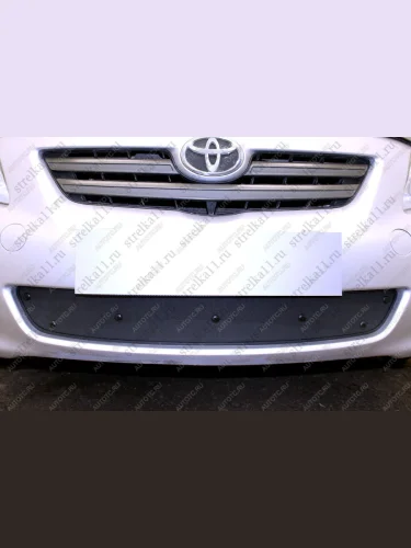 Зимняя заглушка решетки радиатора Стрелка11 (черная) Toyota Corolla E150 седан дорестайлинг (2006-2010)