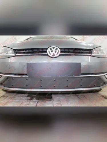 Зимняя заглушка решетки радиатора Стрелка11 (черная) Volkswagen Golf  7 Mk7 (2017-2020) универсал рестайлинг, хэтчбэк 5 дв. рестайлинг