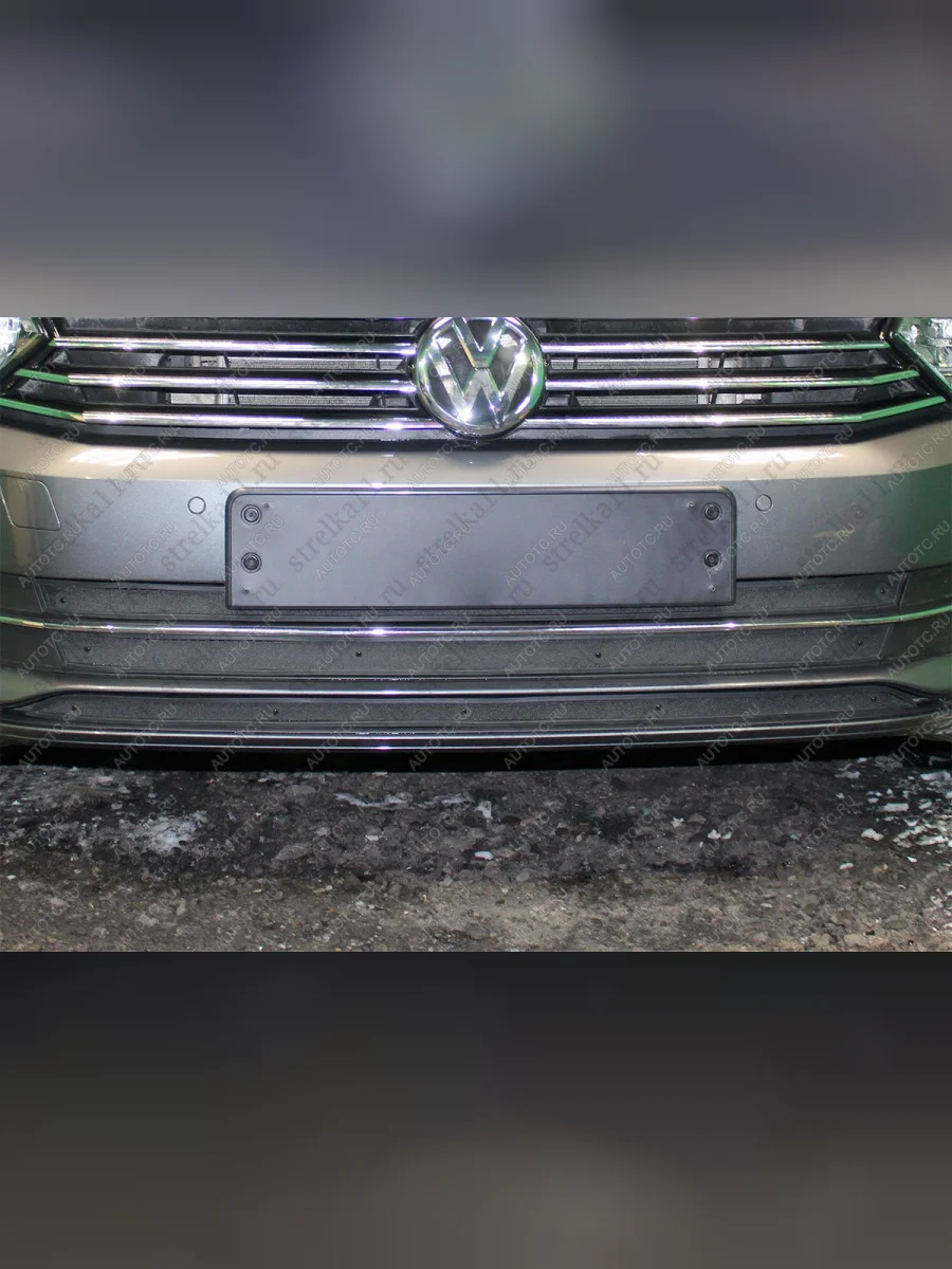 Зимняя заглушка решетки радиатора (1.4 TSI 1.8 2.0) Стрелка11 Volkswagen Passat B8 седан дорестайлинг (2015-2019) (черная)  в Керчи Республика Крым