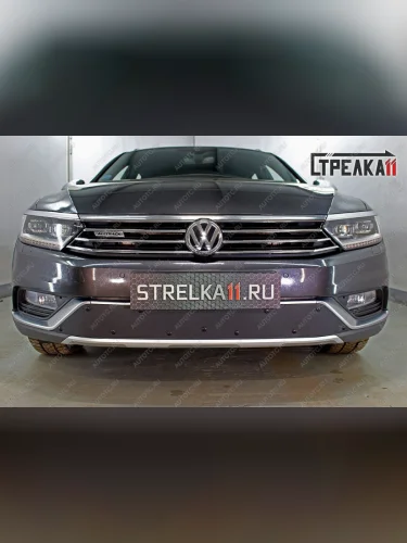 Зимняя заглушка решетки радиатора (Alltrack 2.0) (низ) Стрелка11 (черная) Volkswagen Passat B8 седан дорестайлинг (2015-2019)