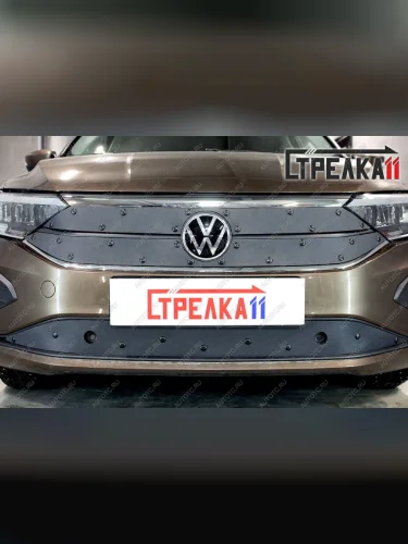 Зимняя заглушка решетки радиатора (низ) Стрелка11 (черная) Volkswagen Polo Mk6 лифтбек (2020-2022)