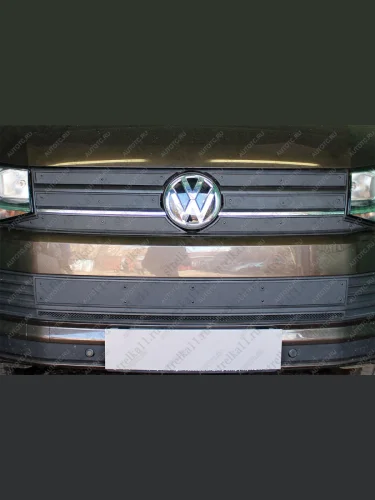 Зимняя заглушка решетки радиатора (низ) (TrendLine) Стрелка11 (черная) Volkswagen Transporter T6 дорестайлинг (2015-2019)