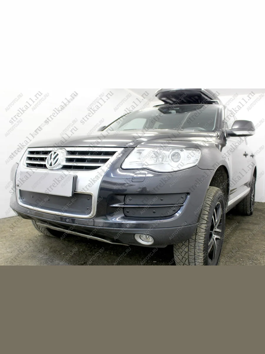 Зимняя заглушка решетки радиатора (боковая 4 части) Стрелка11 Volkswagen Touareg 1 GP рестайлинг (2006-2010) (черная)  в Самаре Самарской области