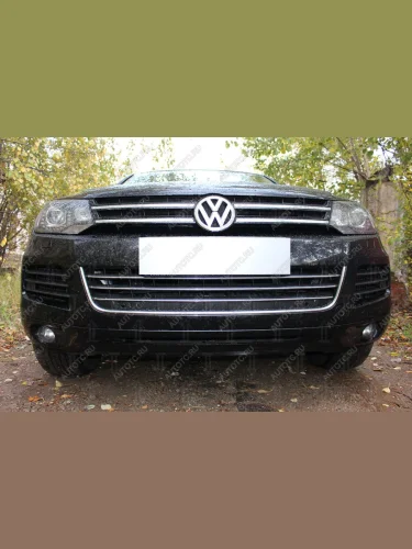 Зимняя заглушка решетки радиатора (низ) Стрелка11 (черная) Volkswagen Touareg 2 NF дорестайлинг (2010-2014)