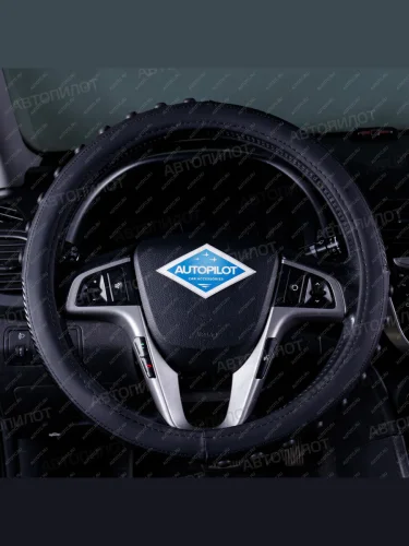 Оплётка на руль (37-39см BLW-011 кож/зам+карбон ) Автопилот Opel Astra H универсал рестайлинг (2007-2015) (черный)