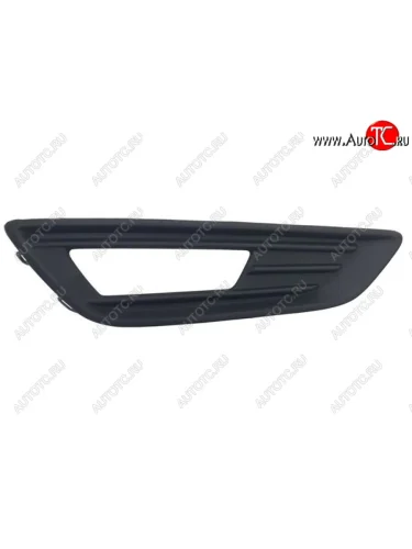 Правая решетка переднего бампера (с отверстием под ПТФ, пр-во Тайвань) TYG Ford Focus 3 седан рестайлинг (2014-2019)