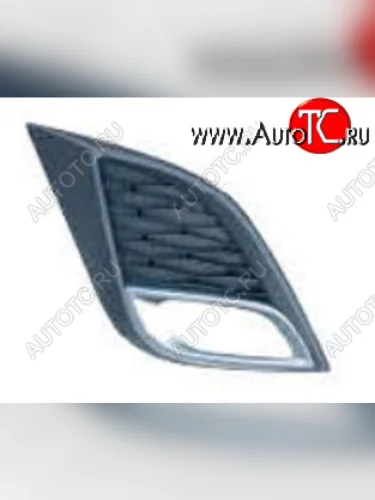 Правая решетка переднего бампера (с отверстием под ПТФ, пр-во Китай) BODYPARTS (вставка хром) Mazda 3/Axela BL дорестайлинг седан (2009-2011)