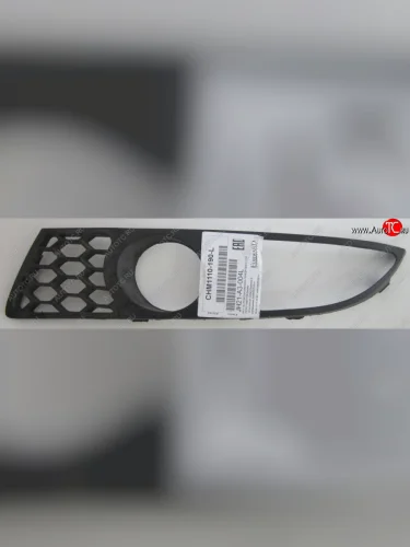 Левая решетка переднего бампера (с отверстием под ПТФ, пр-во Китай) BODYPARTS Chery M11 A3 седан (2010-2016)